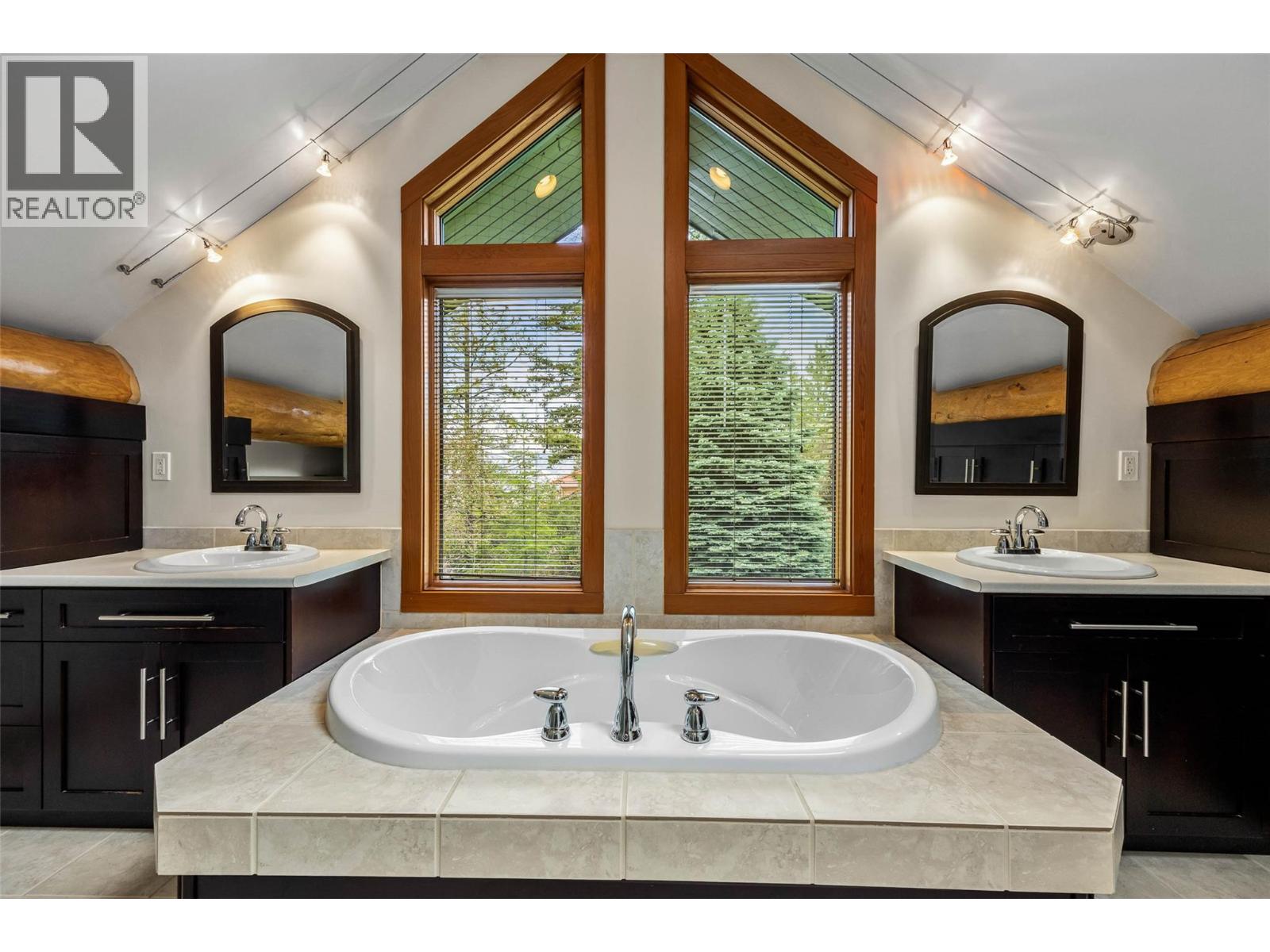 2094 HIGH SCHYLEA Drive, Kamloops