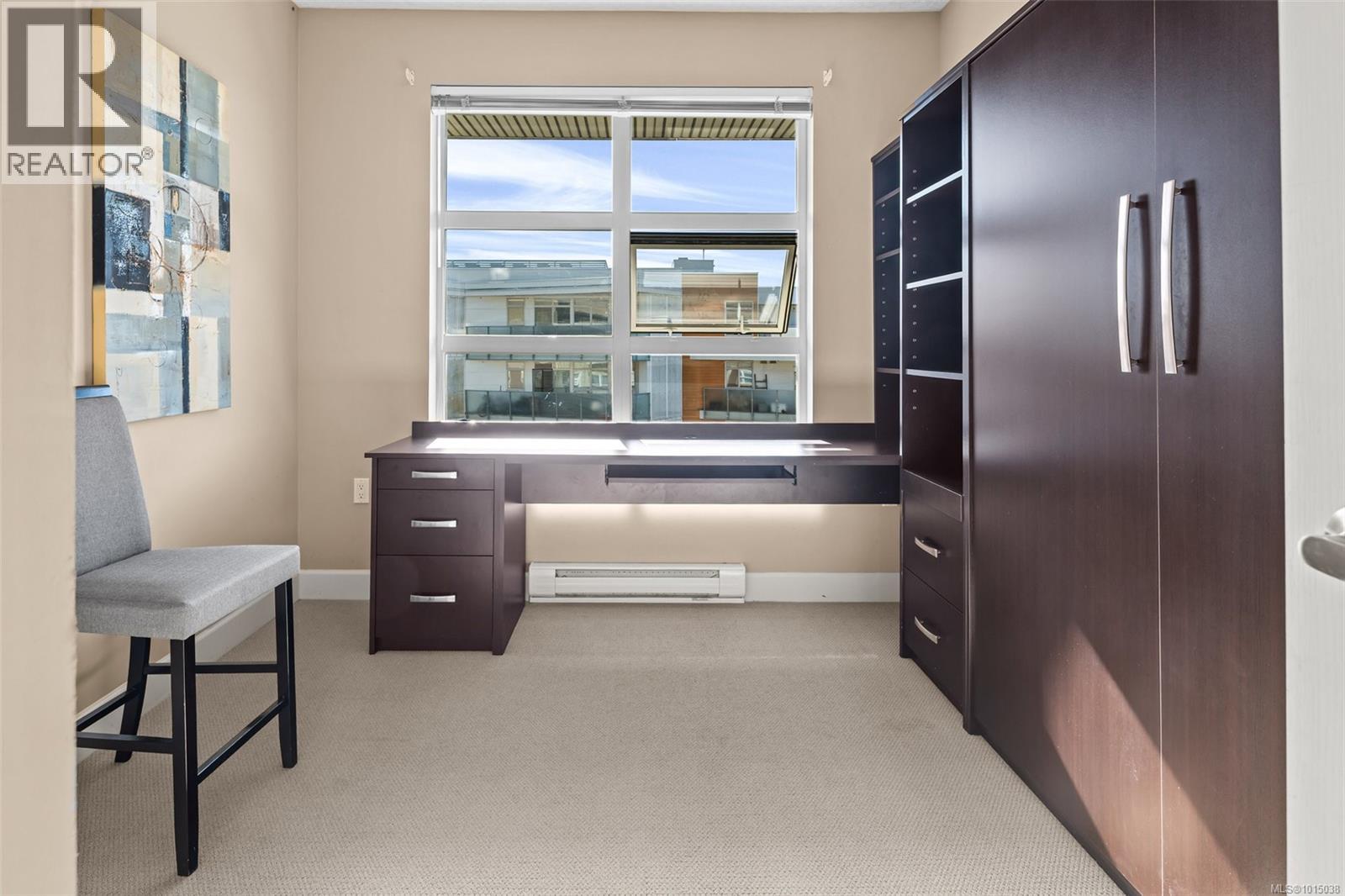 403 870 Short St, Saanich