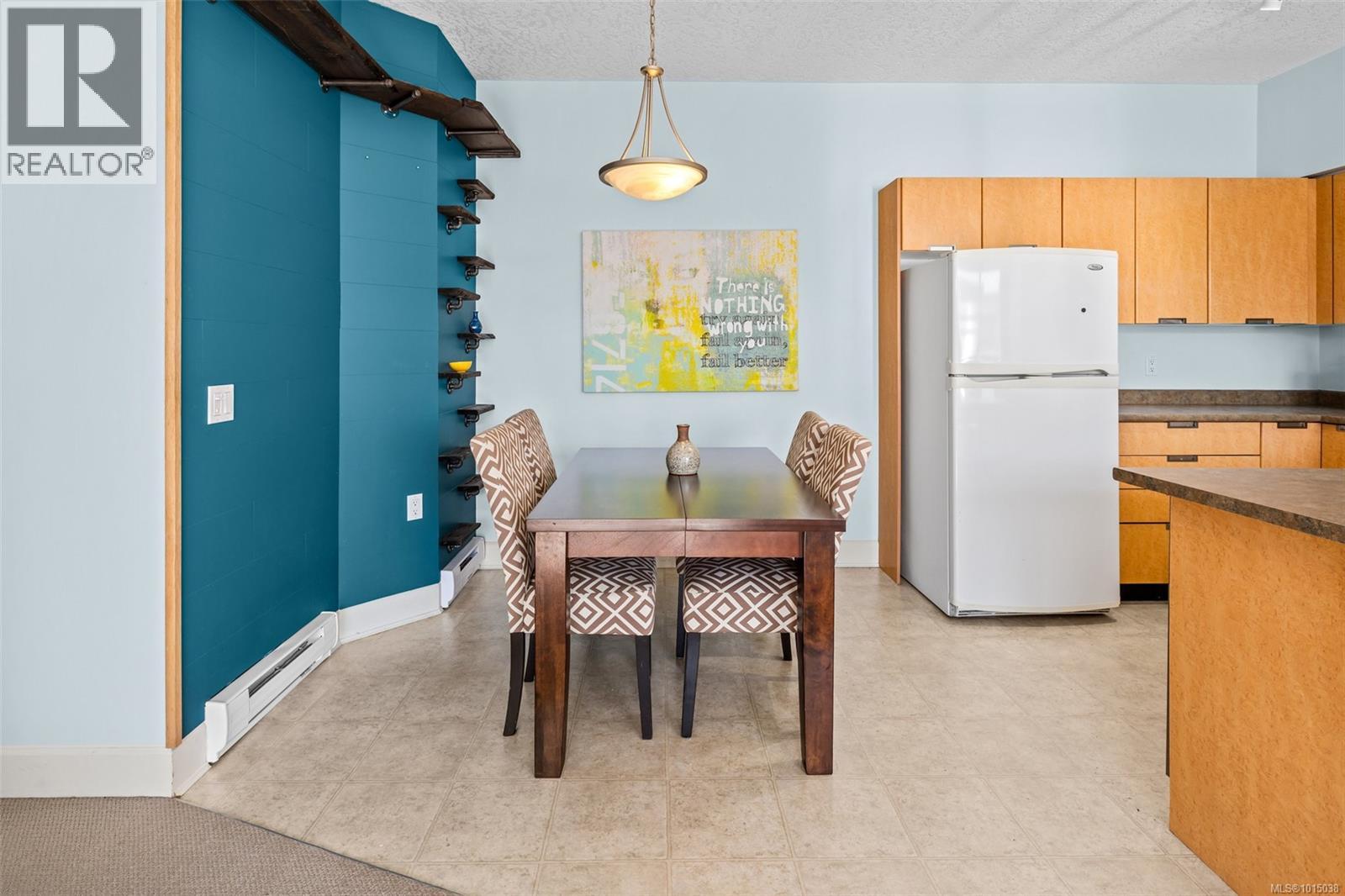 403 870 Short St, Saanich