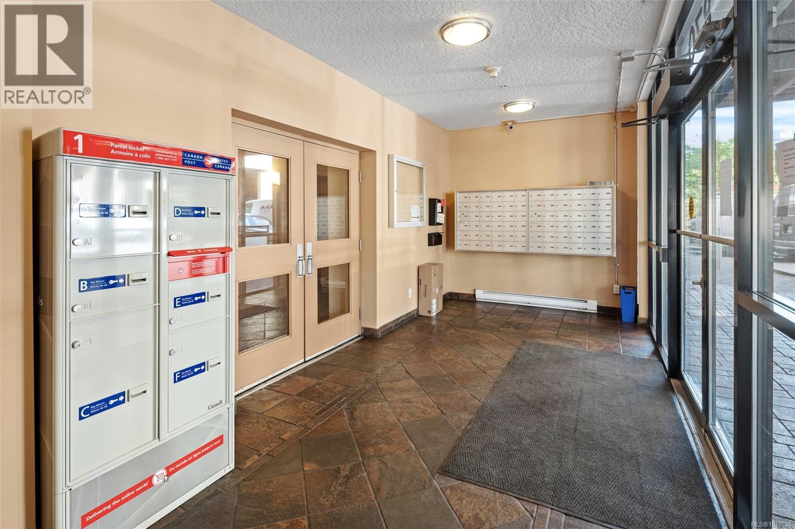 403 870 Short St, Saanich