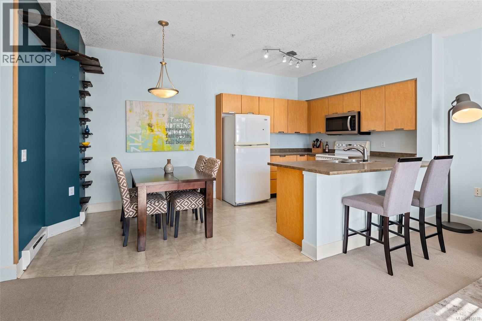 403 870 Short St, Saanich