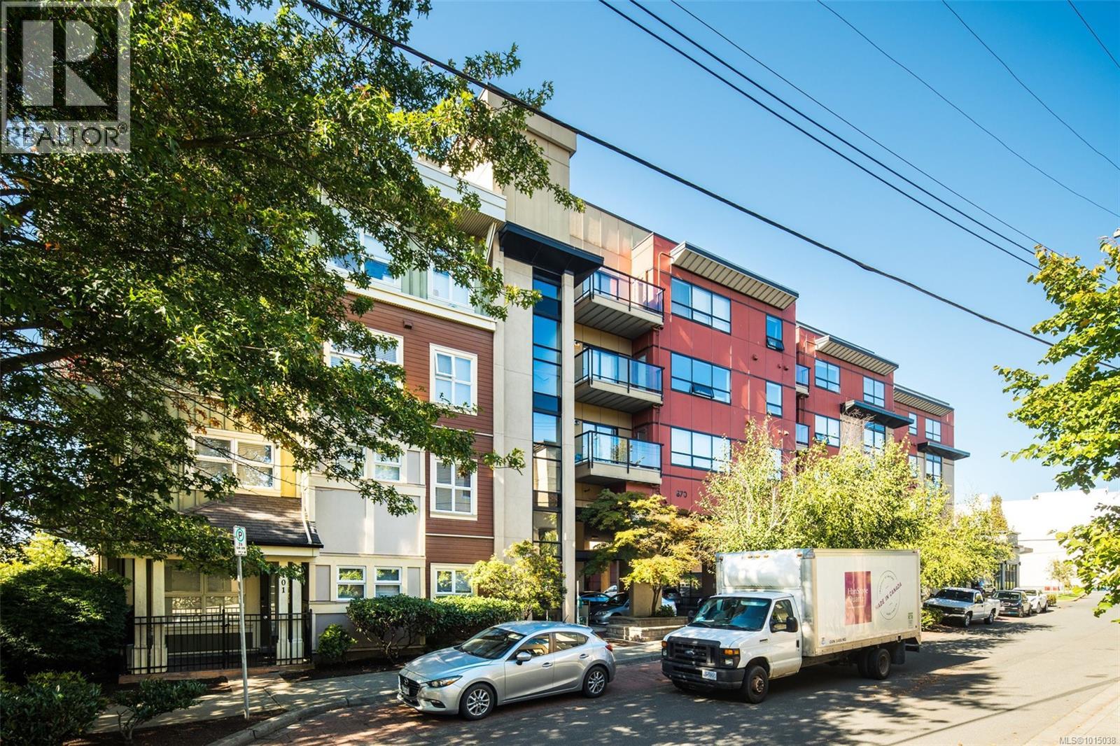 403 870 Short St, Saanich