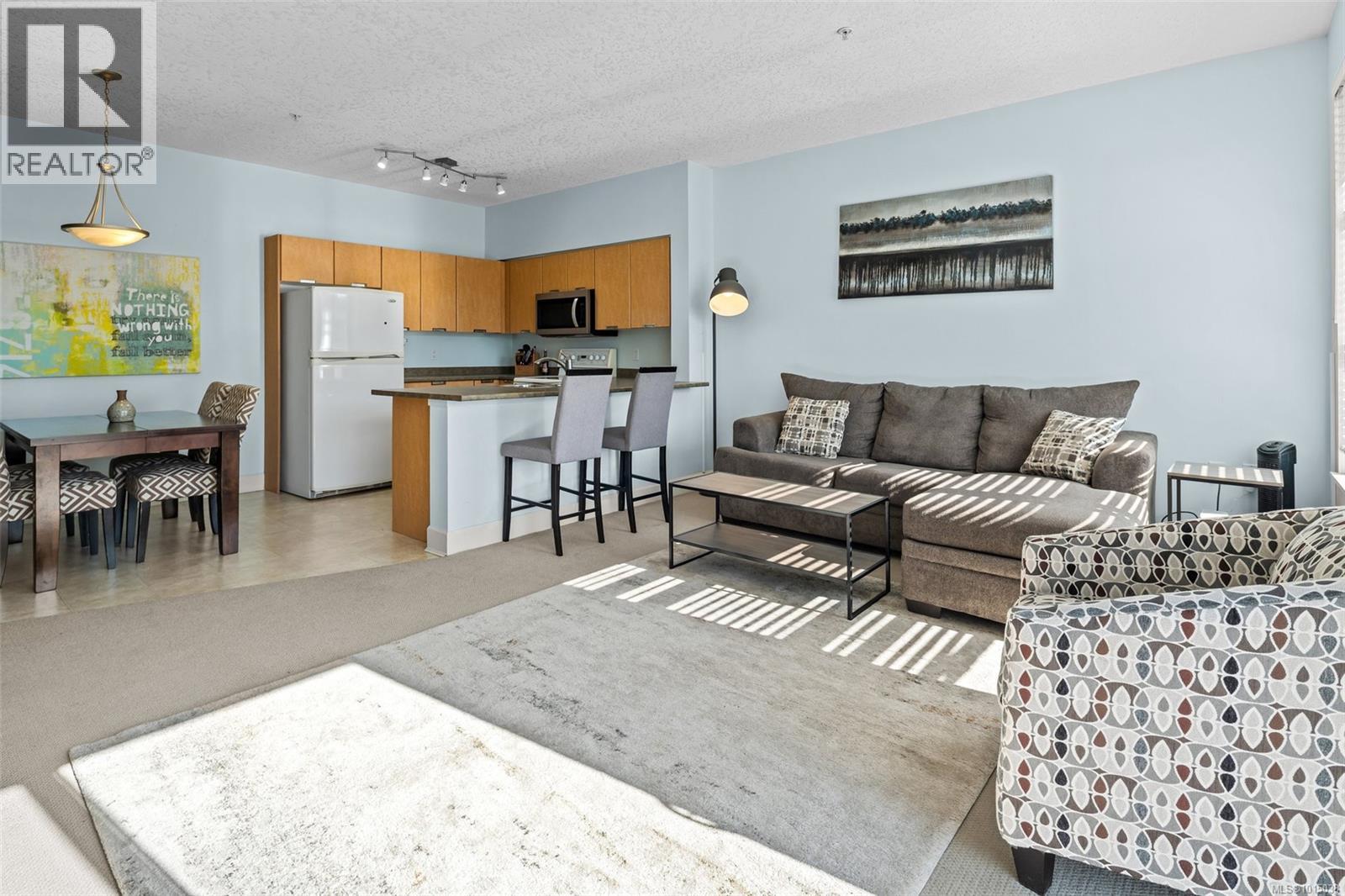 403 870 Short St, Saanich