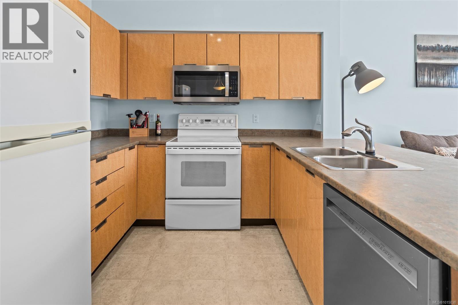 403 870 Short St, Saanich