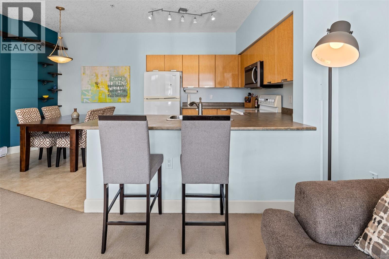 403 870 Short St, Saanich