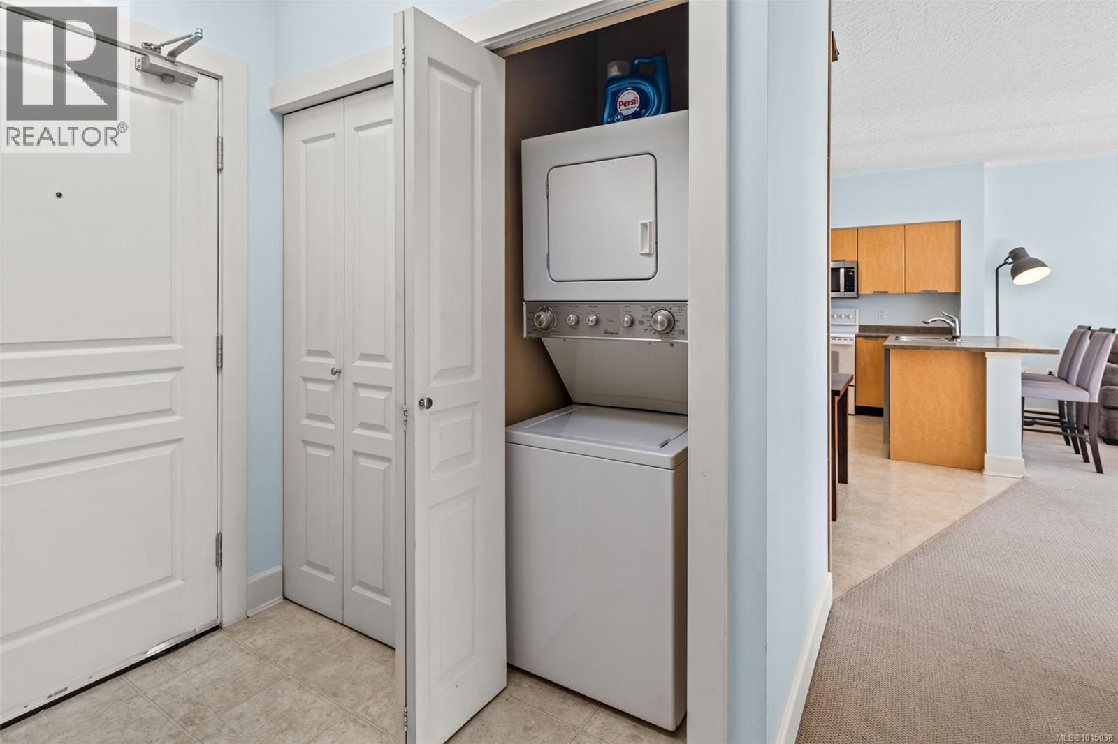 403 870 Short St, Saanich