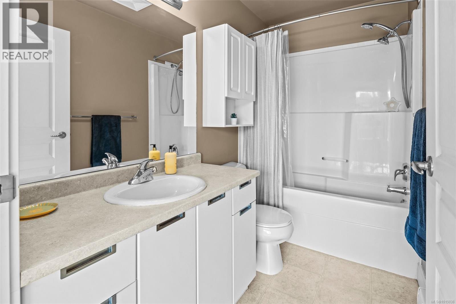 403 870 Short St, Saanich