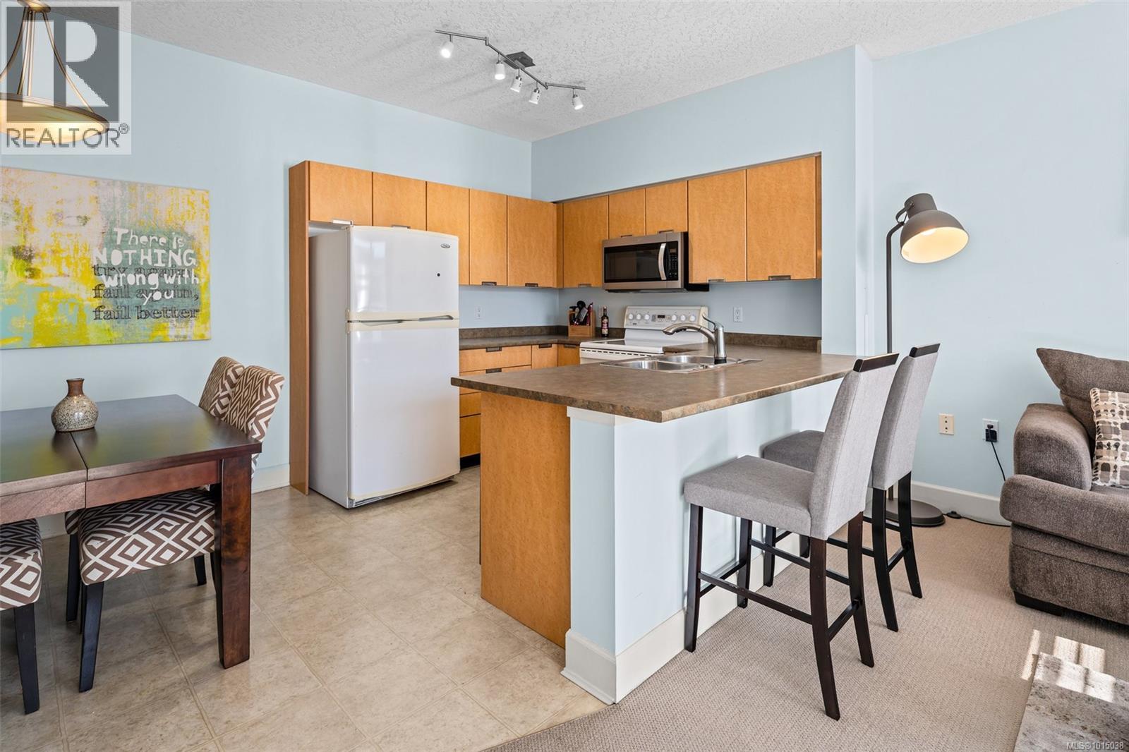 403 870 Short St, Saanich