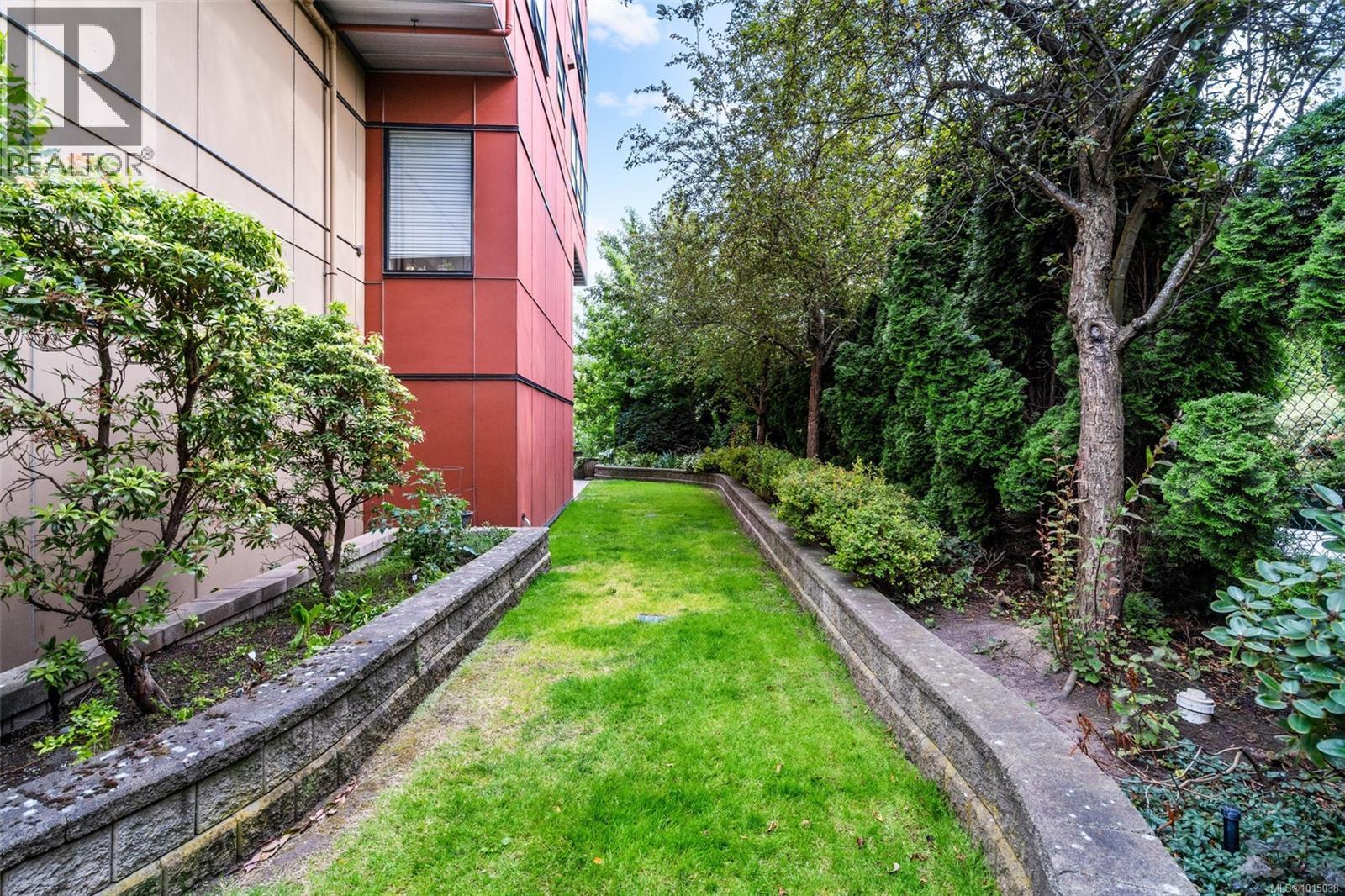 403 870 Short St, Saanich