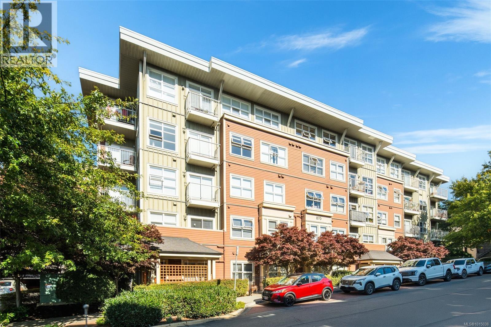 403 870 Short St, Saanich