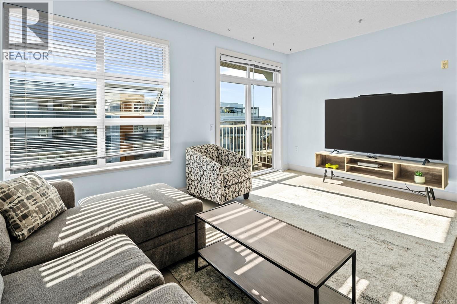 403 870 Short St, Saanich