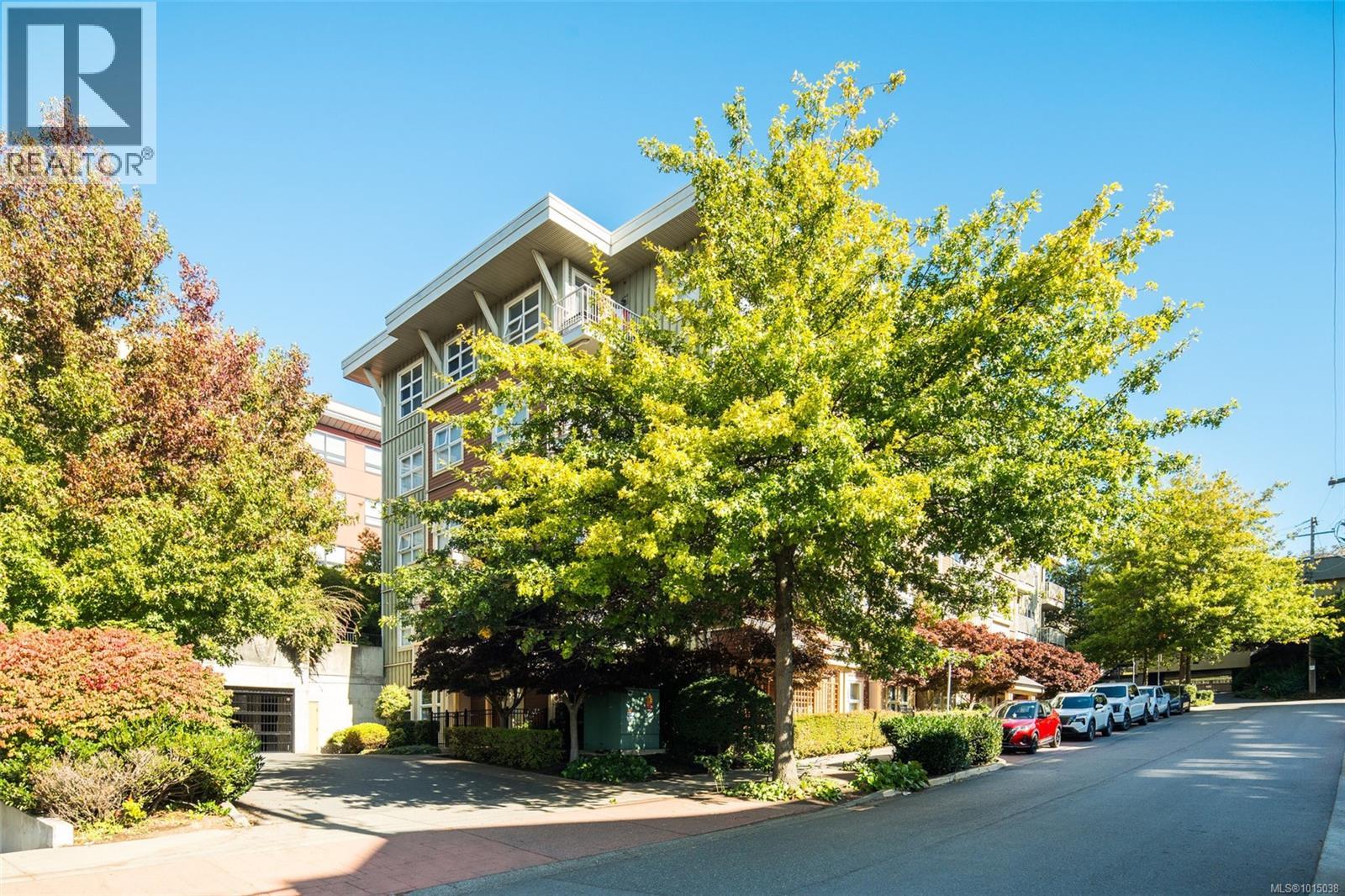 403 870 Short St, Saanich