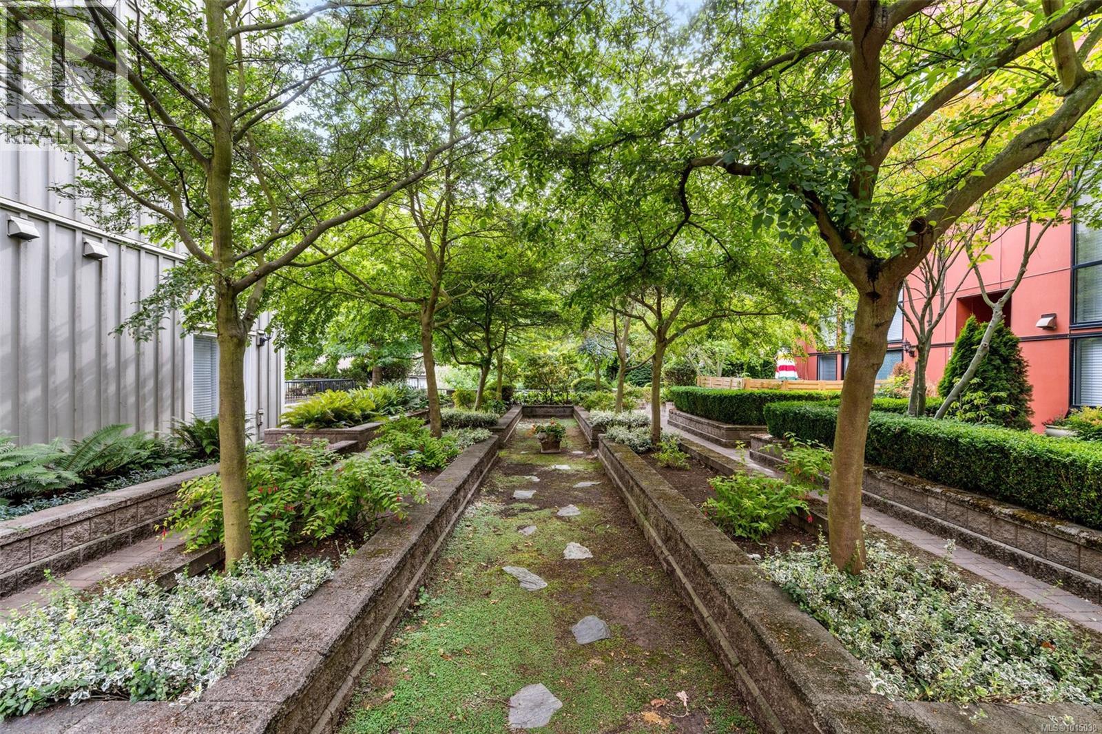 403 870 Short St, Saanich