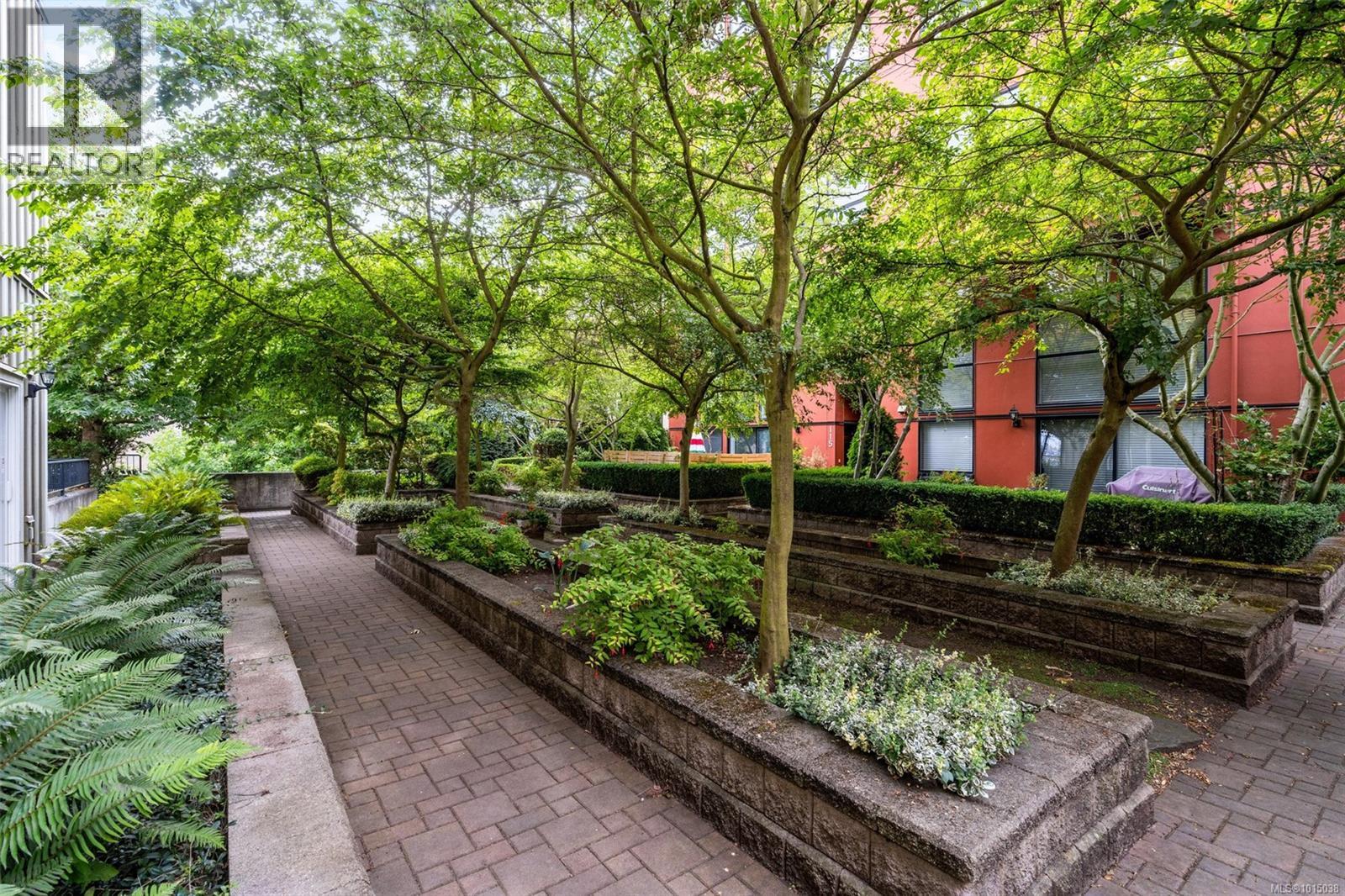 403 870 Short St, Saanich