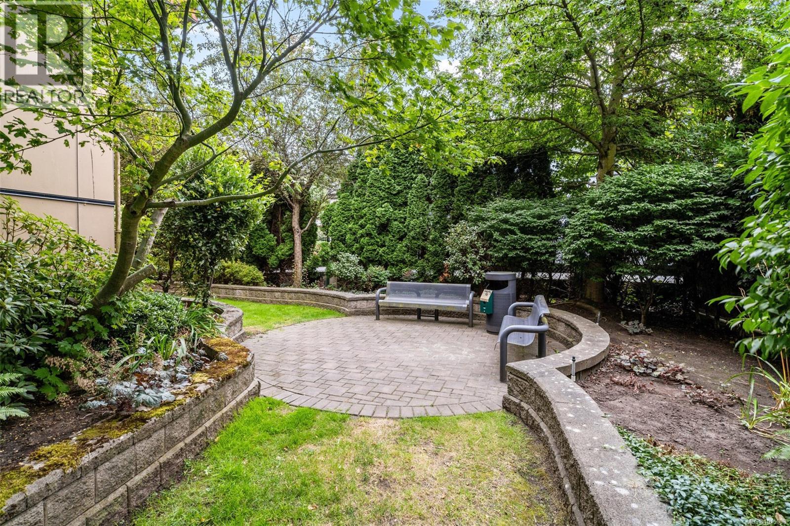 403 870 Short St, Saanich