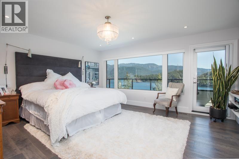 1812 CARDINAL CRESCENT, North Vancouver