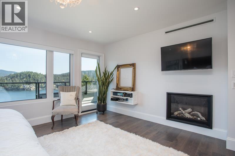 1812 CARDINAL CRESCENT, North Vancouver