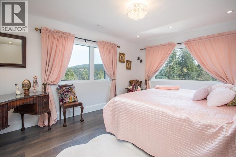 1812 CARDINAL CRESCENT, North Vancouver