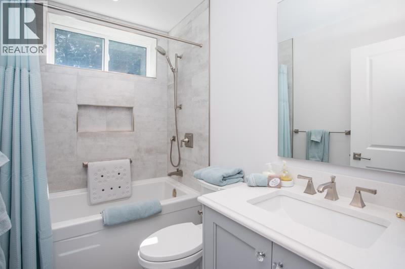 1812 CARDINAL CRESCENT, North Vancouver