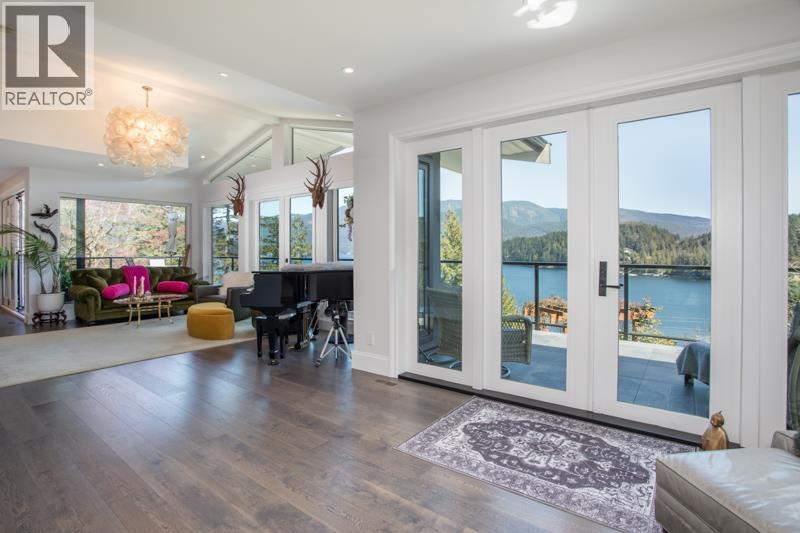 1812 CARDINAL CRESCENT, North Vancouver