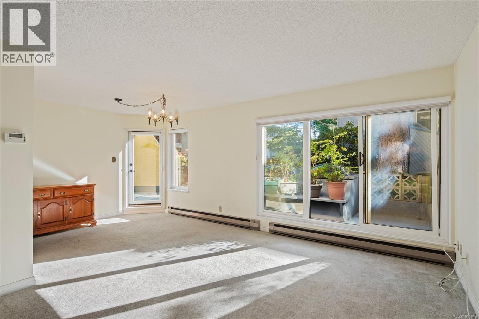108 1149 Rockland Avenue, Victoria