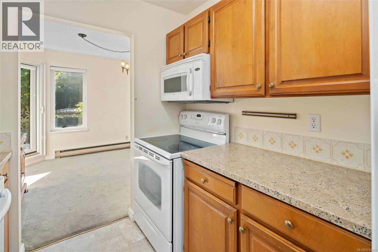 108 1149 Rockland Avenue, Victoria