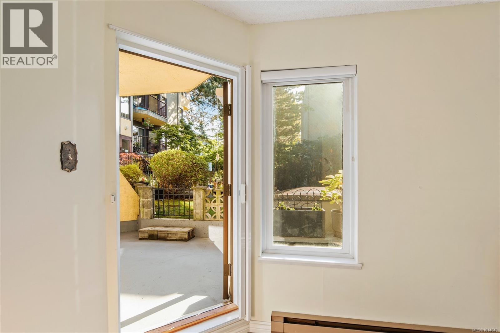 108 1149 Rockland Avenue, Victoria