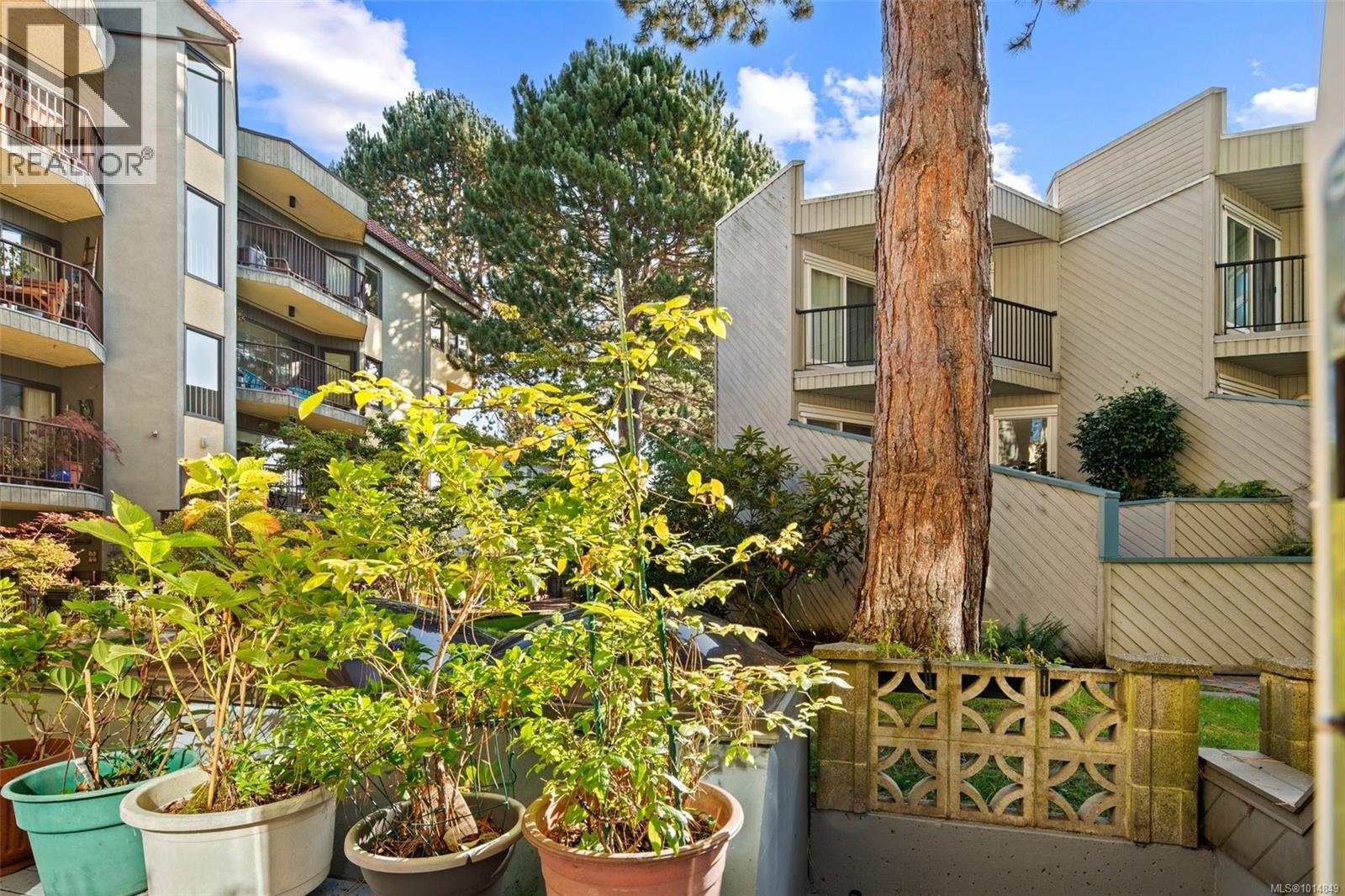 108 1149 Rockland Avenue, Victoria