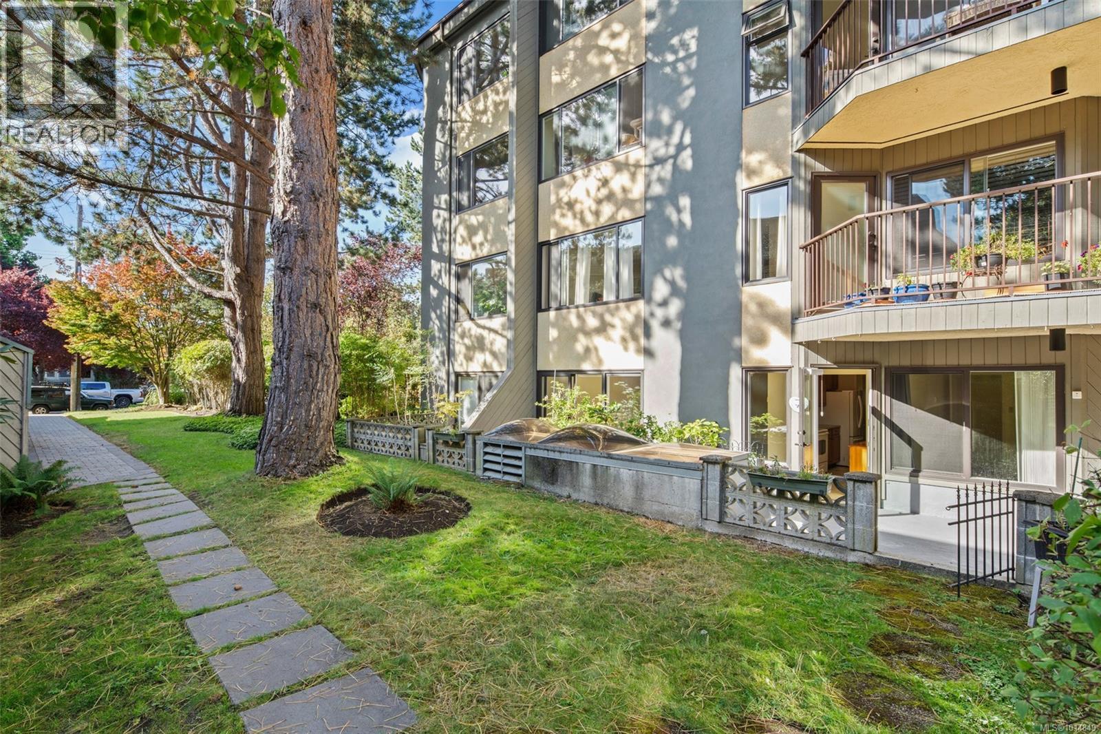 108 1149 Rockland Avenue, Victoria