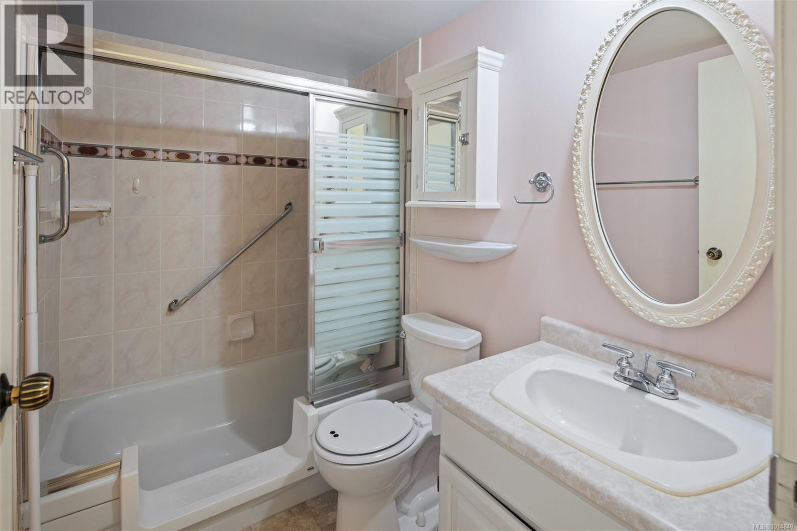 108 1149 Rockland Avenue, Victoria