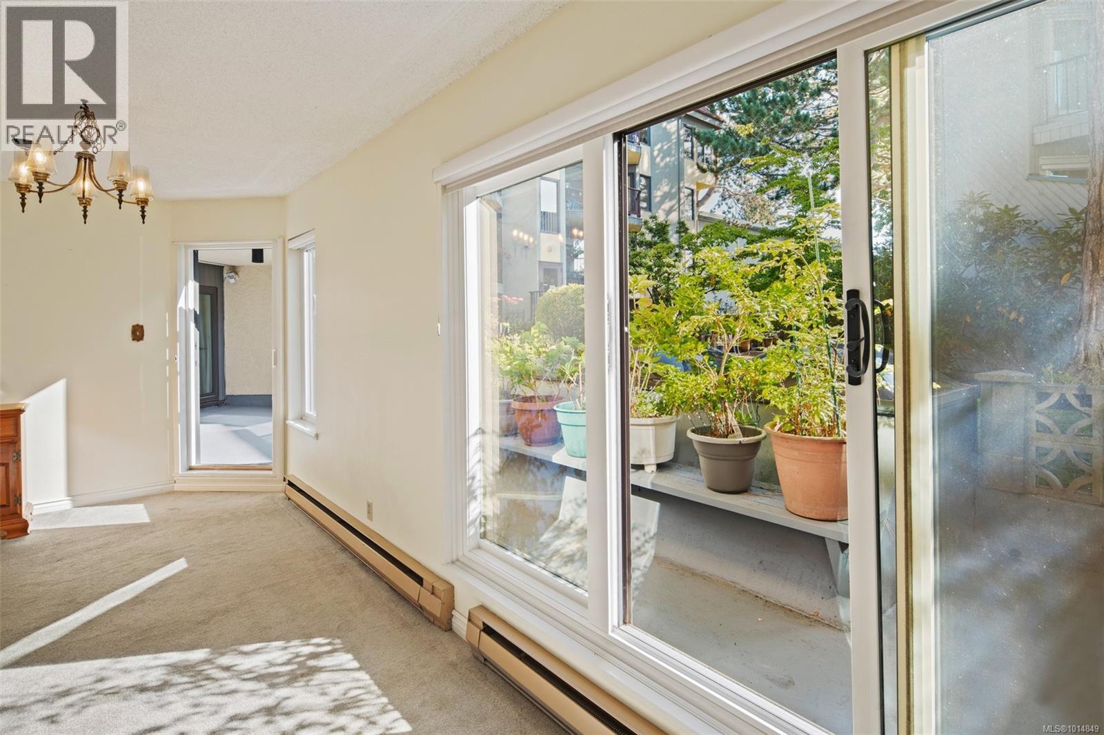 108 1149 Rockland Avenue, Victoria