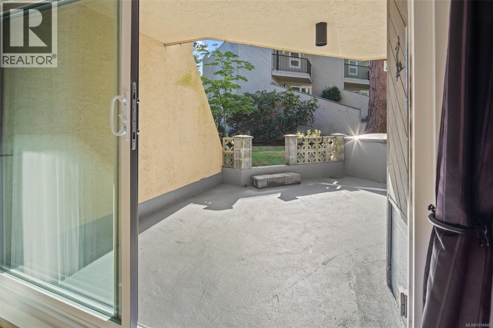 108 1149 Rockland Avenue, Victoria