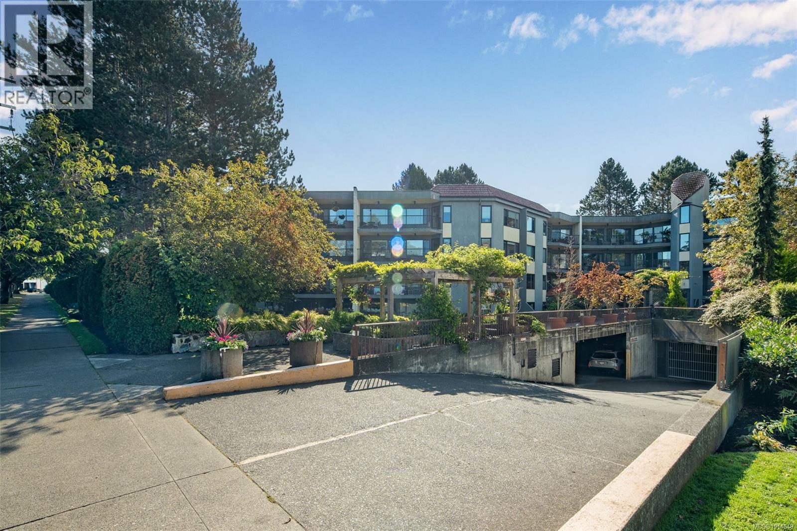 108 1149 Rockland Avenue, Victoria