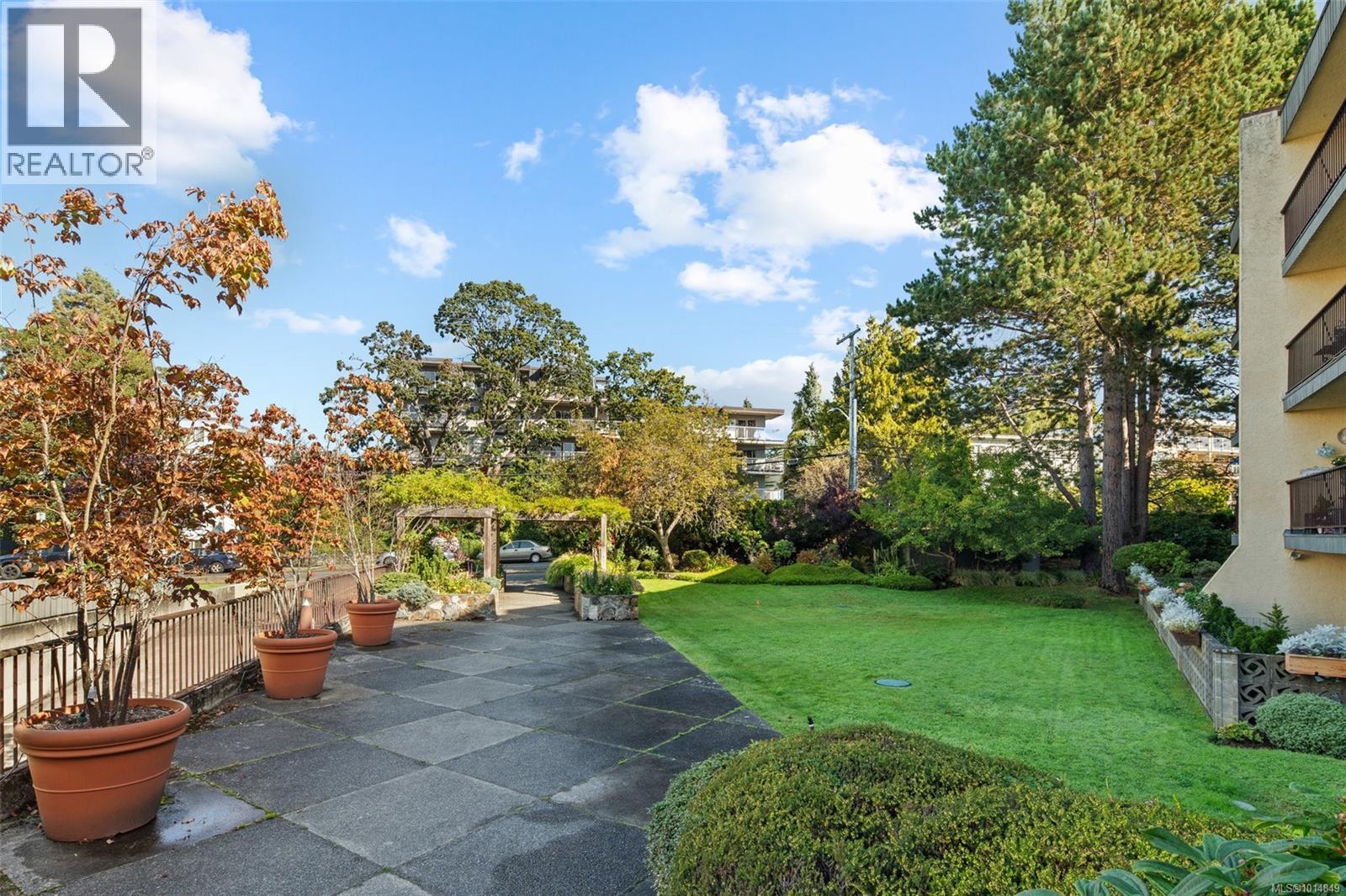 108 1149 Rockland Avenue, Victoria