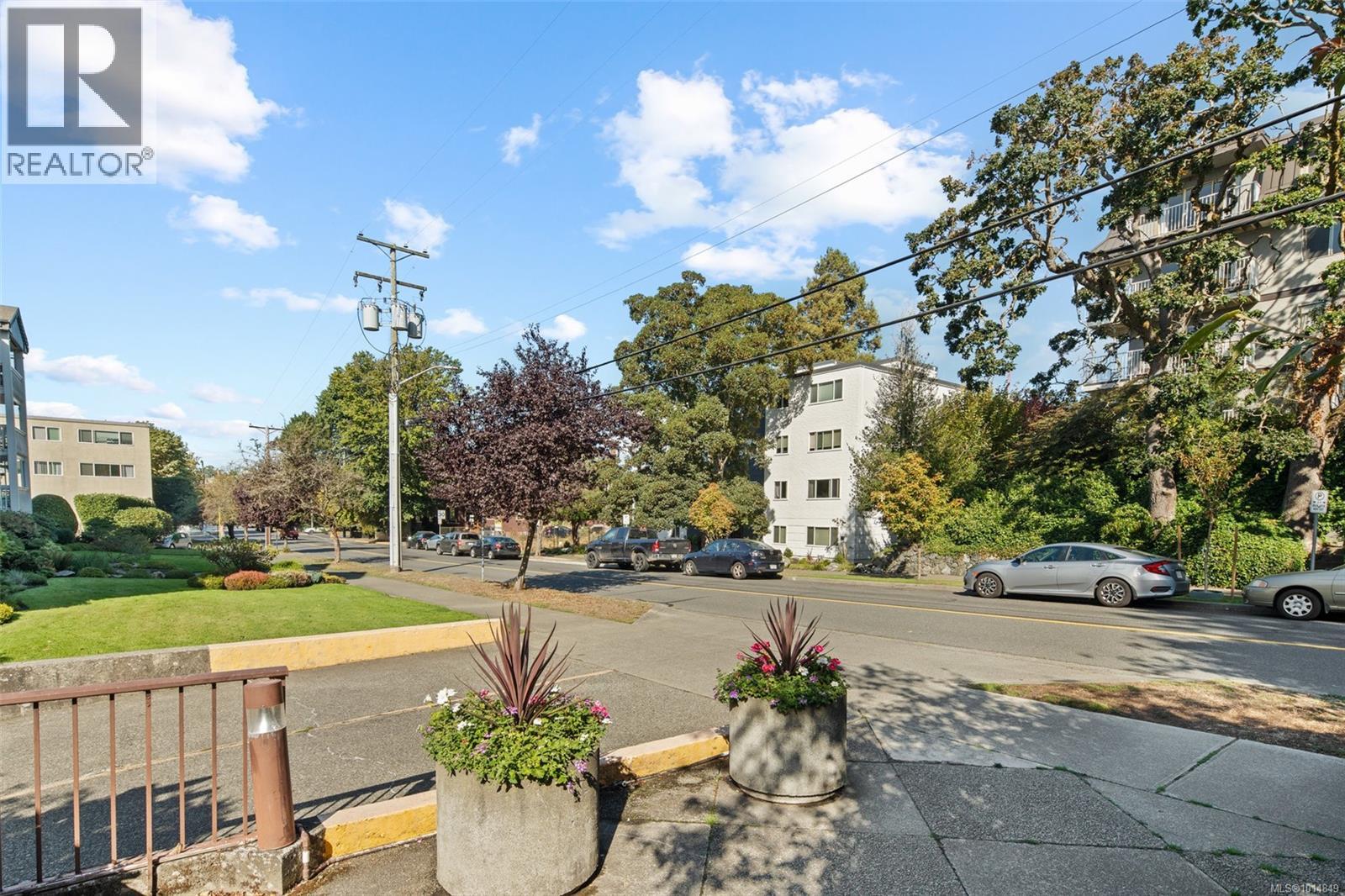 108 1149 Rockland Avenue, Victoria
