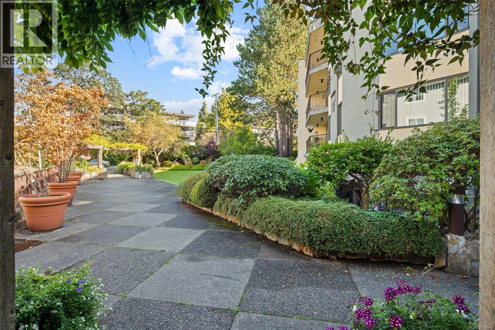 108 1149 Rockland Avenue, Victoria