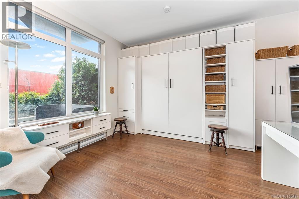 219 515 Chatham St, Victoria