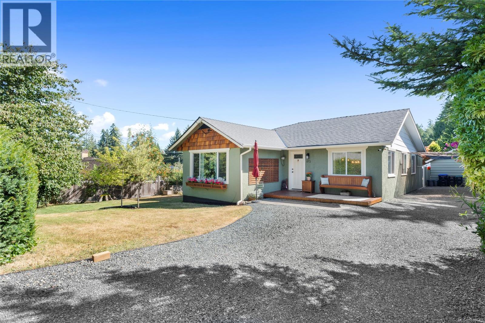 572 Berwick Rd, Qualicum Beach