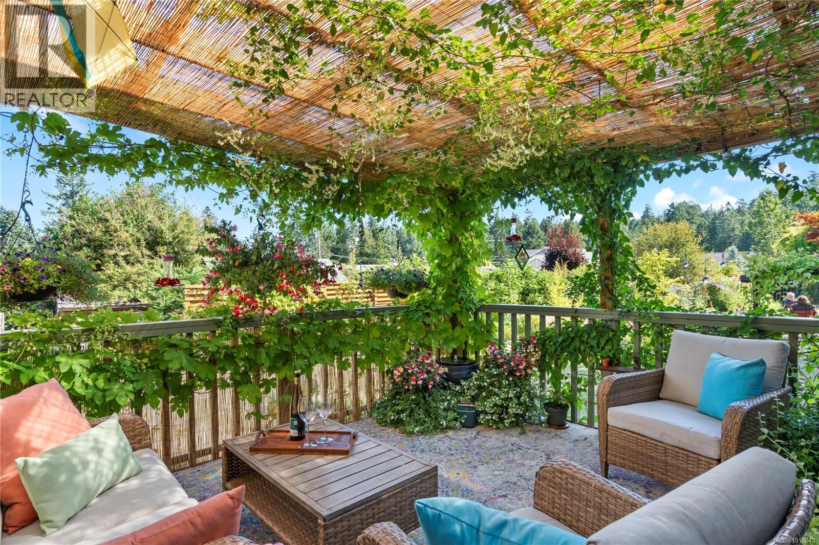572 Berwick Rd, Qualicum Beach