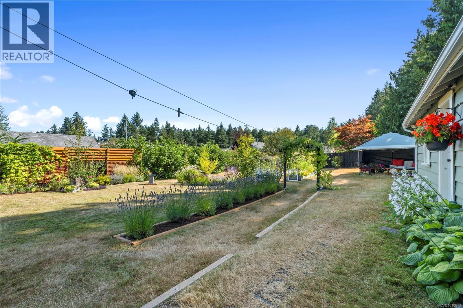 572 Berwick Rd, Qualicum Beach