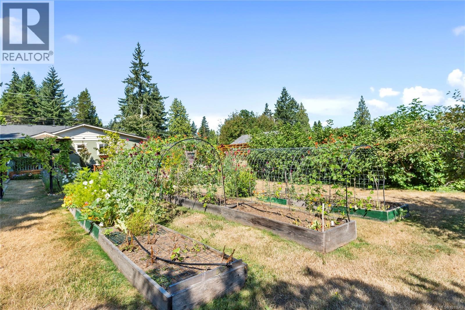 572 Berwick Rd, Qualicum Beach
