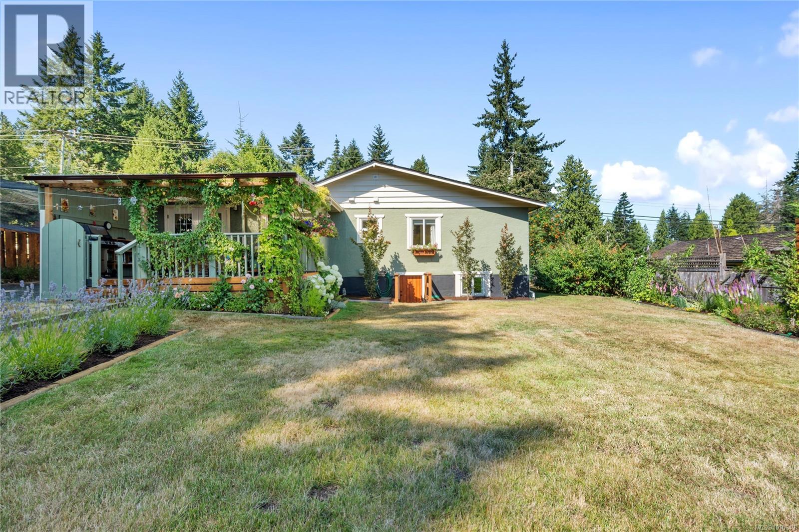 572 Berwick Rd, Qualicum Beach