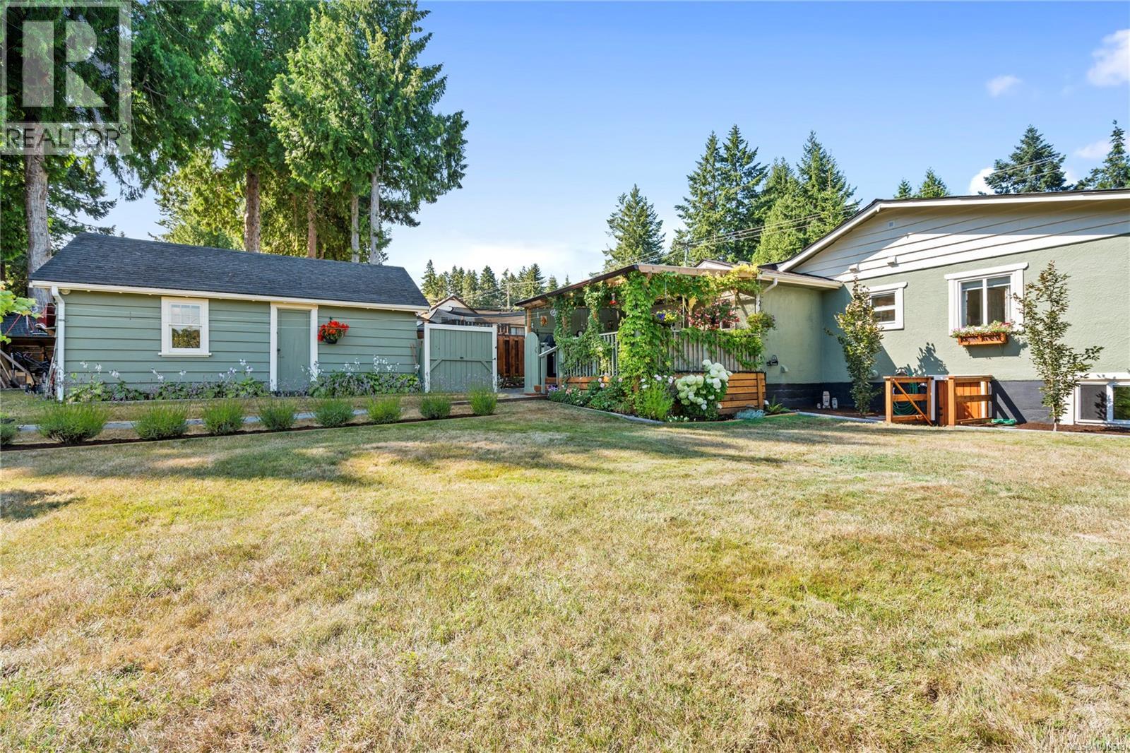 572 Berwick Rd, Qualicum Beach