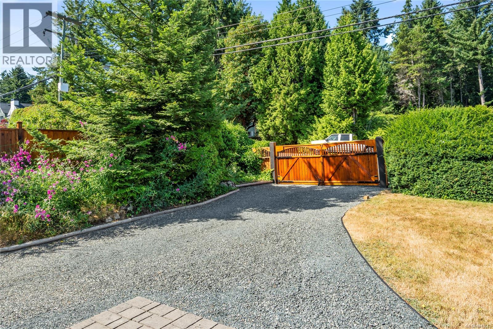 572 Berwick Rd, Qualicum Beach