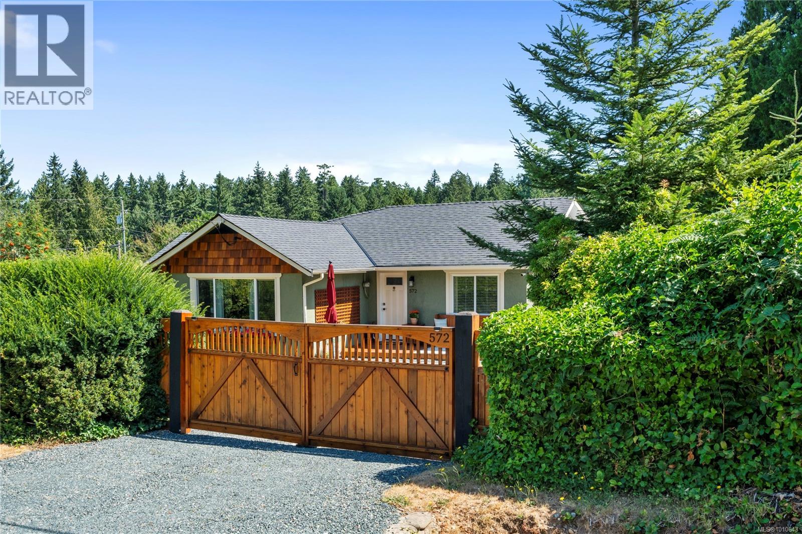 572 Berwick Rd, Qualicum Beach