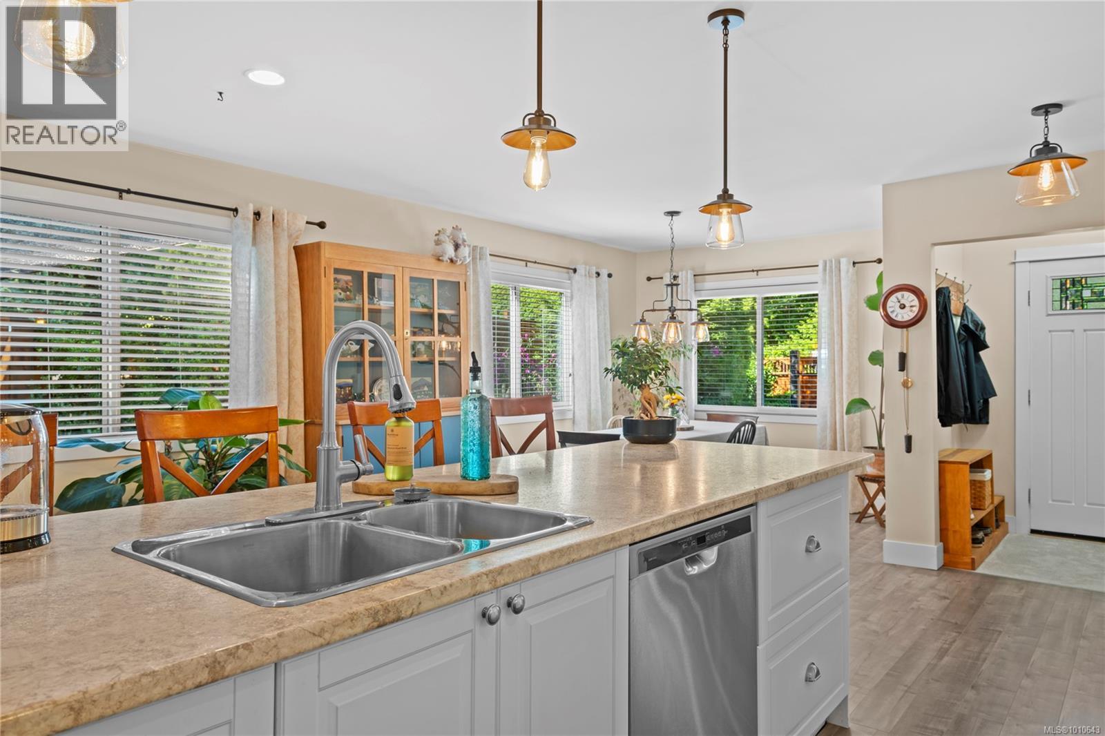572 Berwick Rd, Qualicum Beach