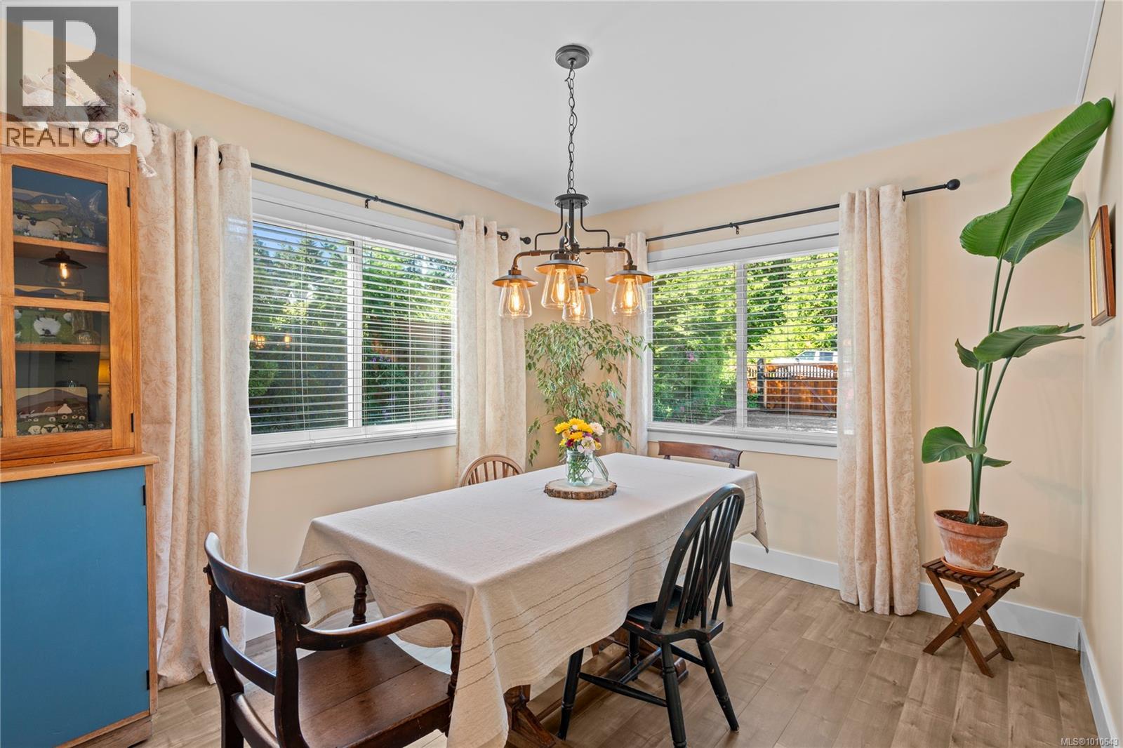 572 Berwick Rd, Qualicum Beach