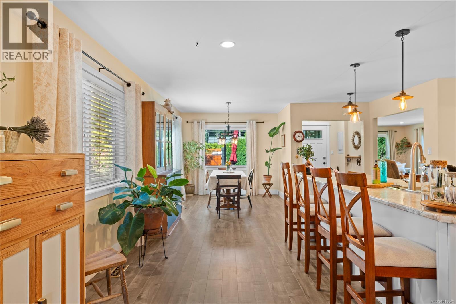 572 Berwick Rd, Qualicum Beach