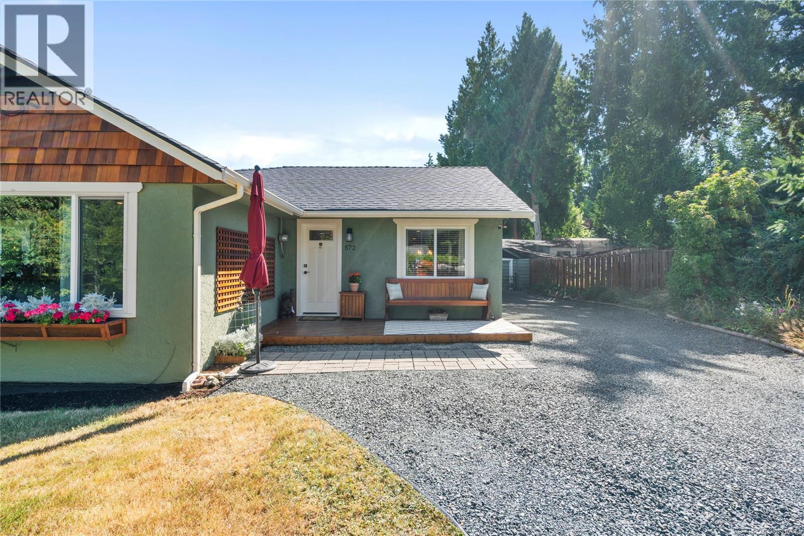 572 Berwick Rd, Qualicum Beach