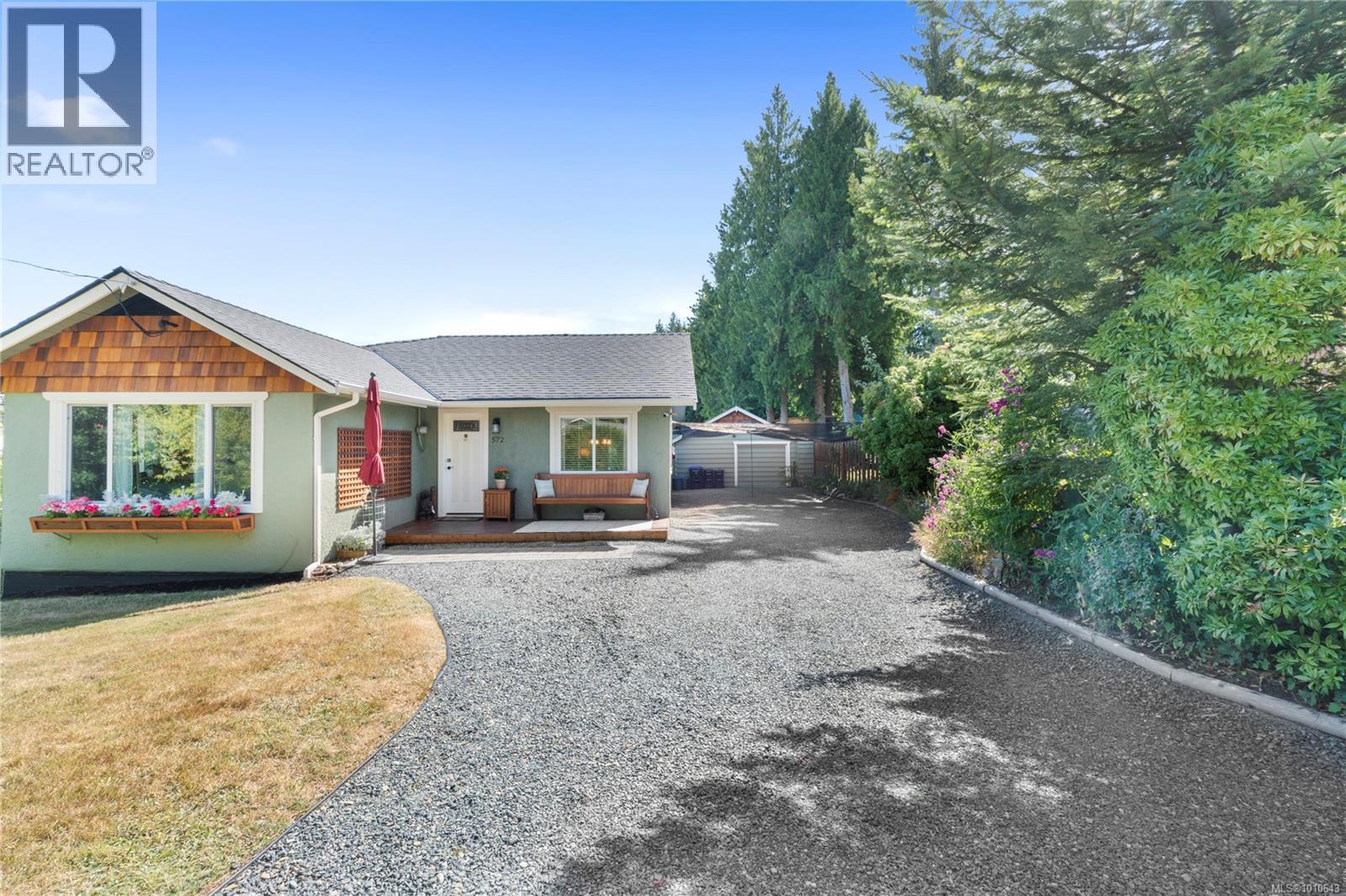 572 Berwick Rd, Qualicum Beach